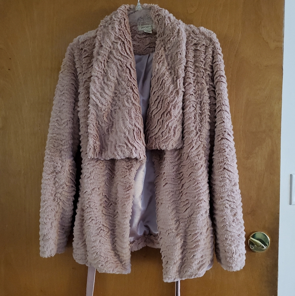 Beautiful Arden B faux fur blush coat